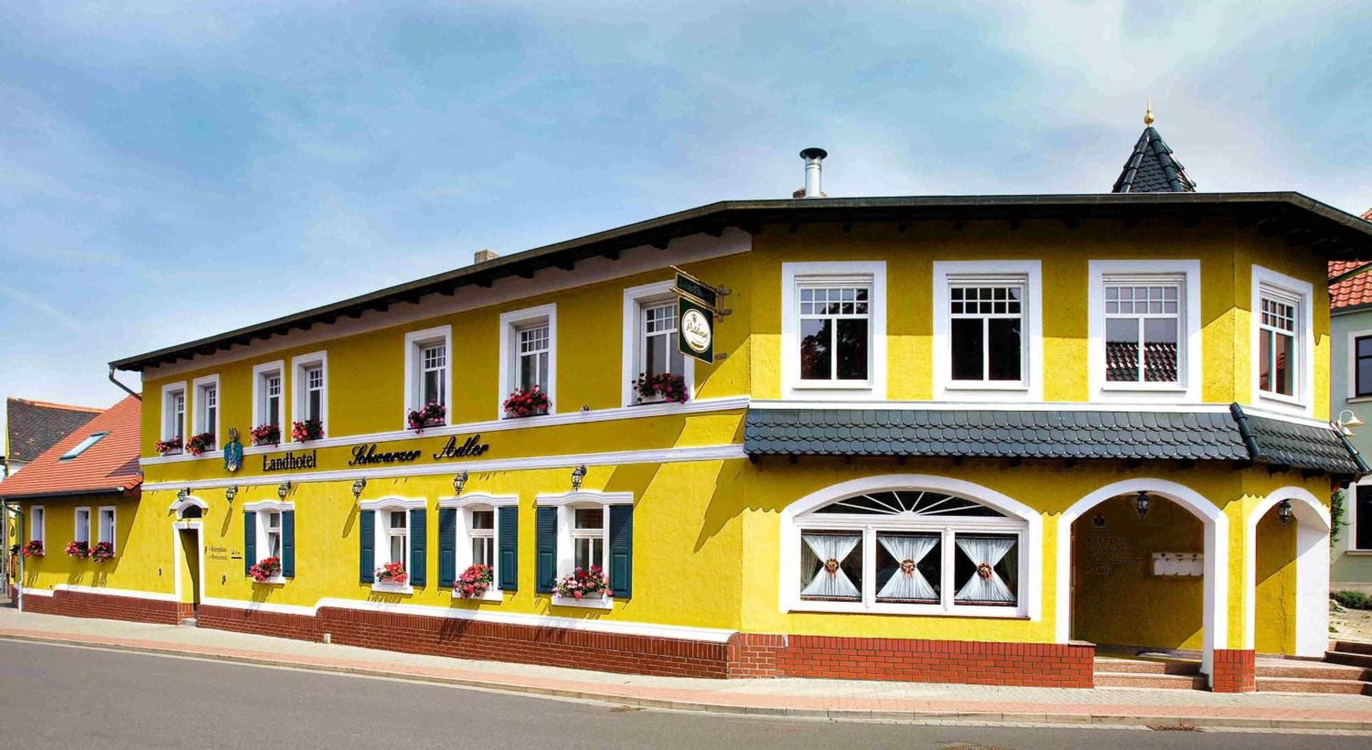 Landhotel Schwarzer Adler Suelzetal Exterior foto
